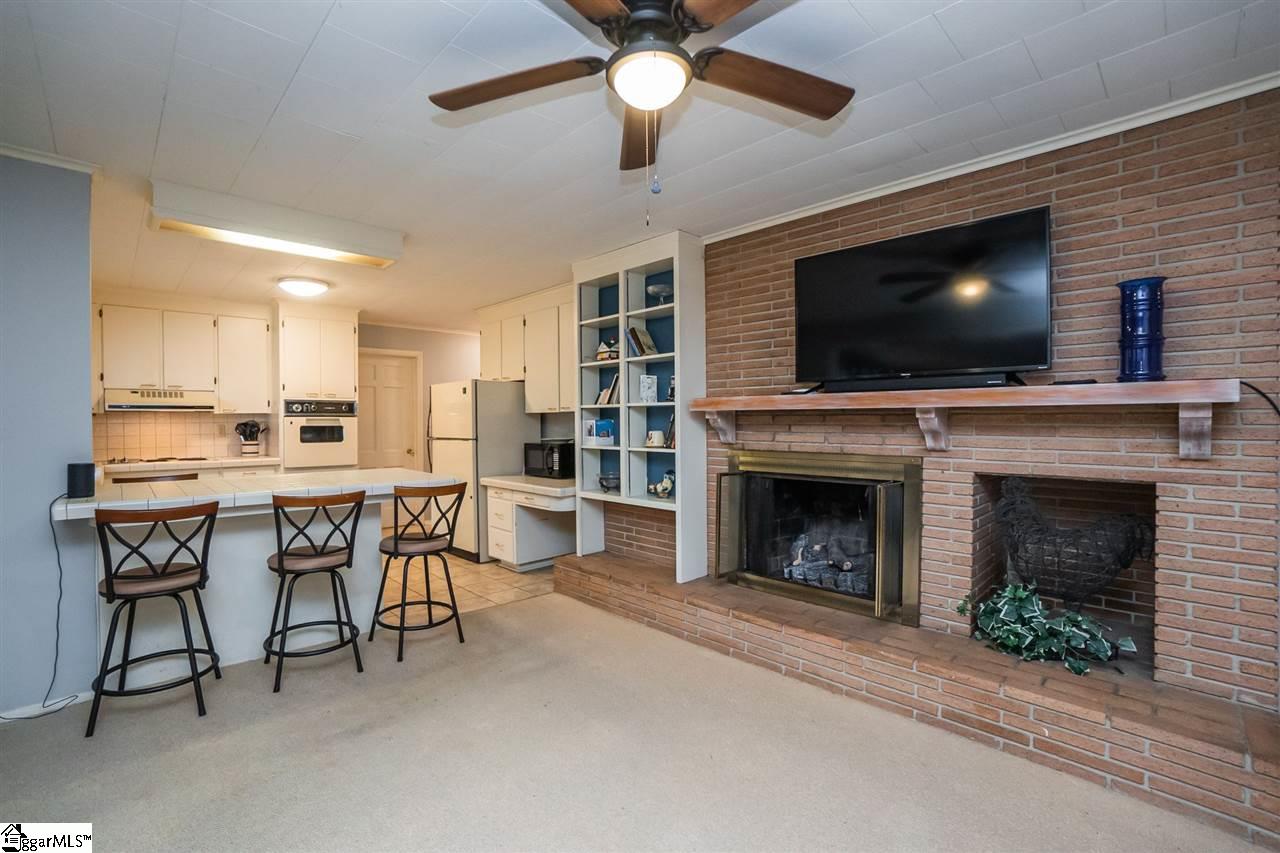902 Calvert Avenue Clinton, SC 29325 - Photo 13 of 36