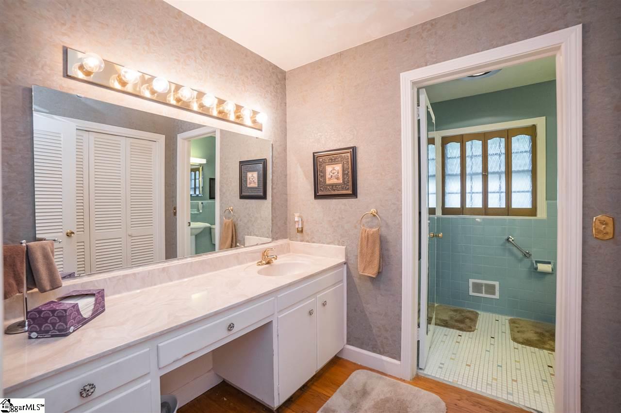 902 Calvert Avenue Clinton, SC 29325 - Photo 20 of 36