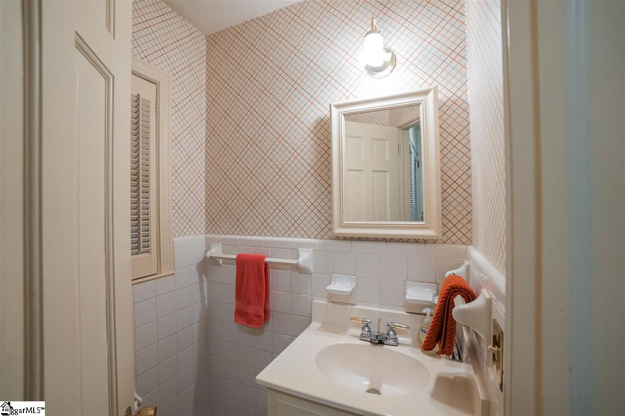 902 Calvert Avenue Clinton, SC 29325 - Photo 30 of 36