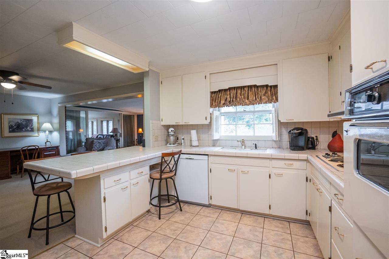 902 Calvert Avenue Clinton, SC 29325 - Photo 8 of 36