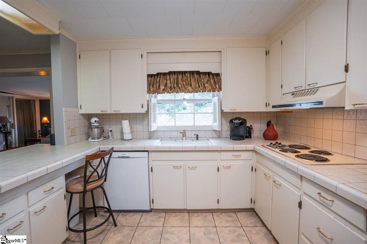902 Calvert Avenue Clinton, SC 29325 - Photo 9 of 36