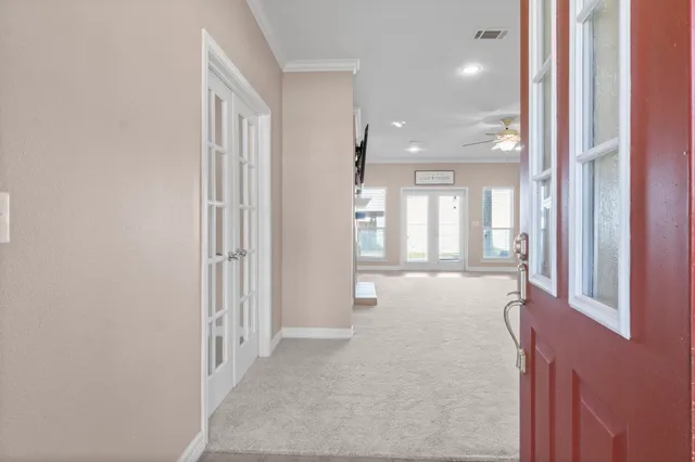 a view of livingroom with furniture