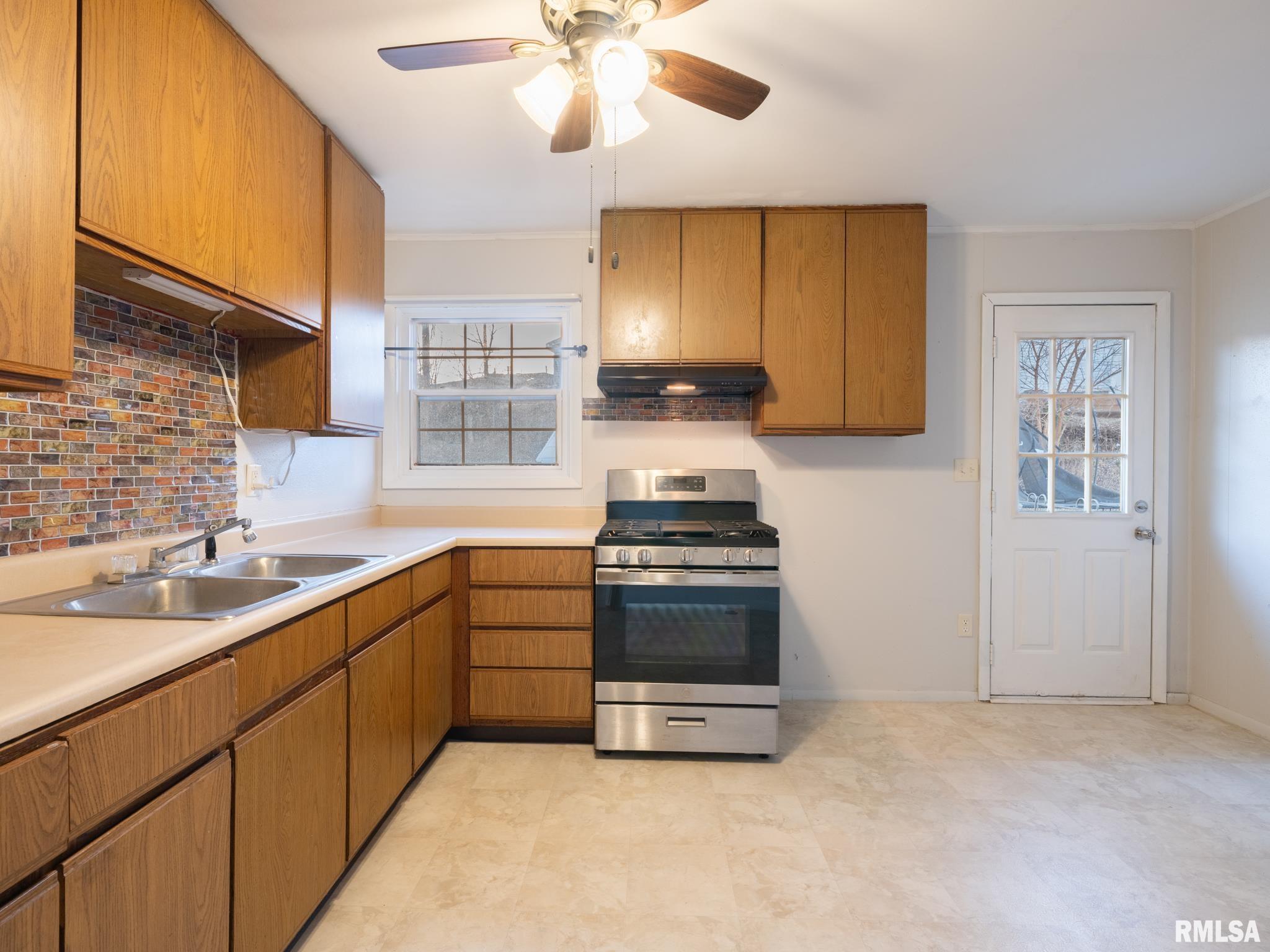 1503 Augusta Street Pekin, IL 61554 - Photo 12 of 28