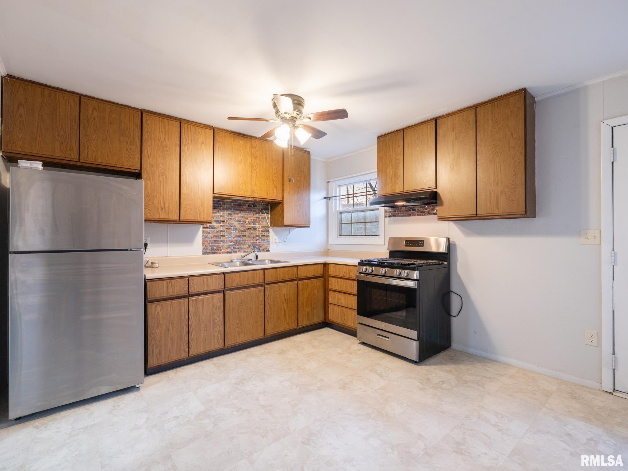 1503 Augusta Street Pekin, IL 61554 - Photo 13 of 28