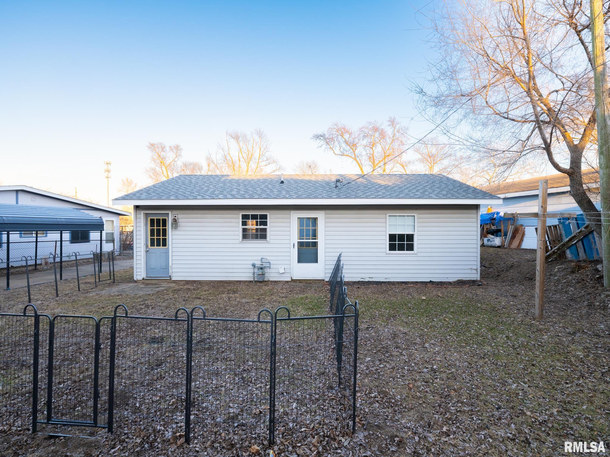 1503 Augusta Street Pekin, IL 61554 - Photo 3 of 28