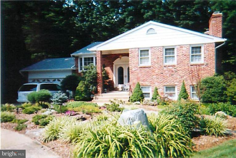 6020 Commack Court Springfield, VA 22152 - Photo 1 of 14 Exterior (Main)