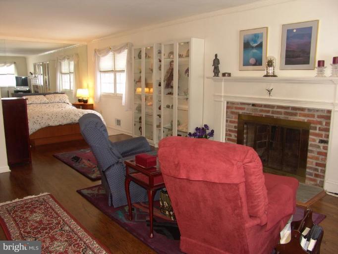 6020 Commack Court Springfield, VA 22152 - Photo 5 of 14 Master Bedroom