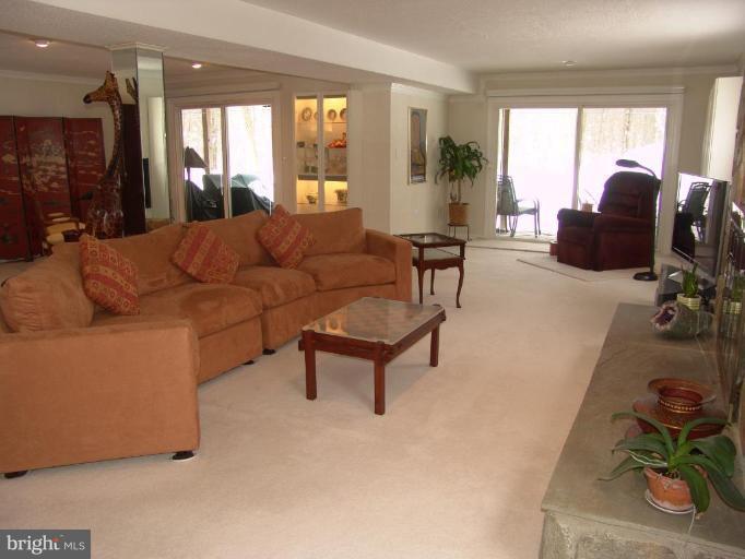 6020 Commack Court Springfield, VA 22152 - Photo 7 of 14 Family Room