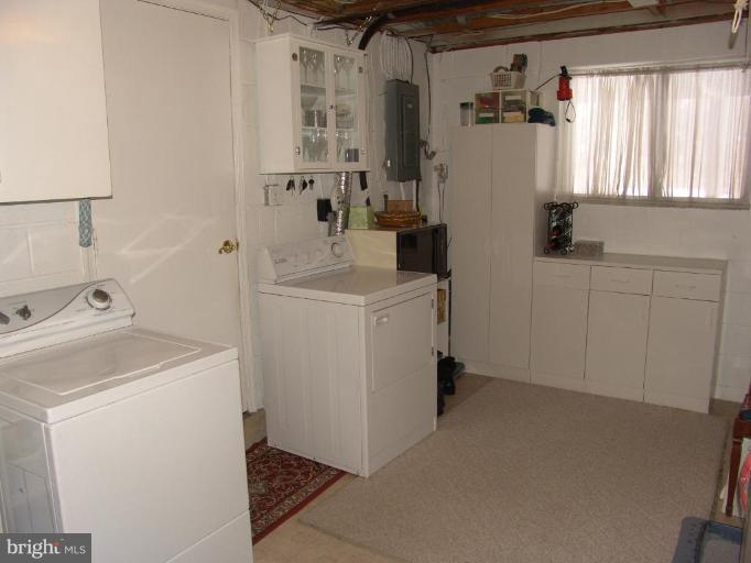 6020 Commack Court Springfield, VA 22152 - Photo 9 of 14 Laundry Area 1