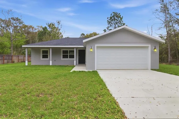 a front view of house with yard