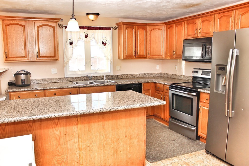 4 Pearlbush Path Worcester, MA 01607 - Photo 3 of 13