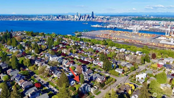 $800,000 | 3052 38th Avenue Southwest, Seattle, WA 98126