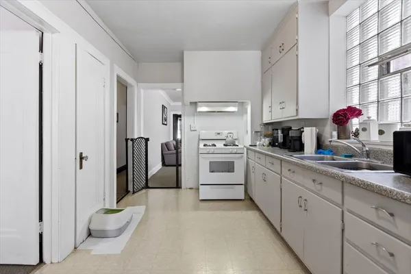 $547,000 | 2719 West Peterson Avenue, Chicago, IL 60659