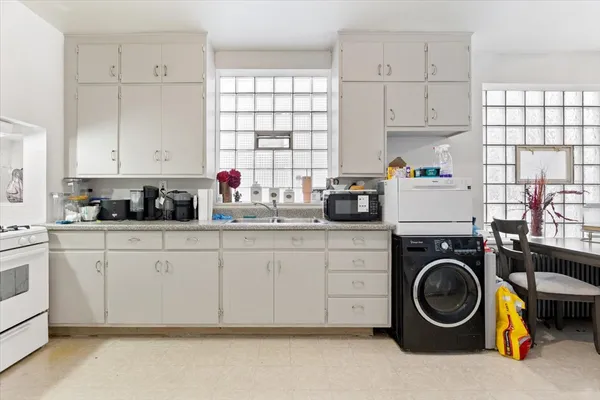 $547,000 | 2719 West Peterson Avenue, Chicago, IL 60659