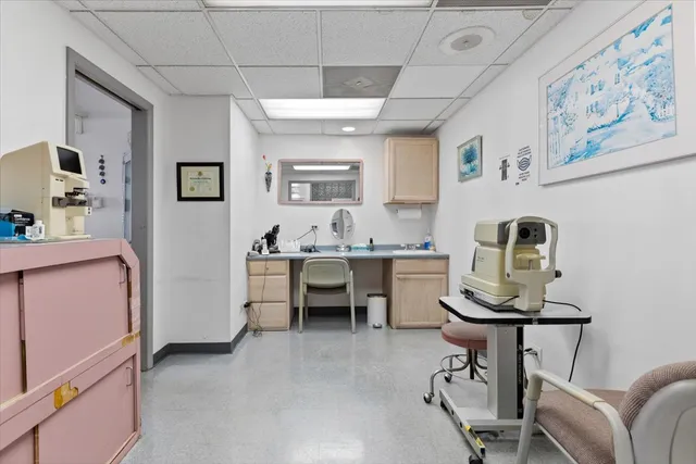 $547,000 | 2719 West Peterson Avenue, Chicago, IL 60659