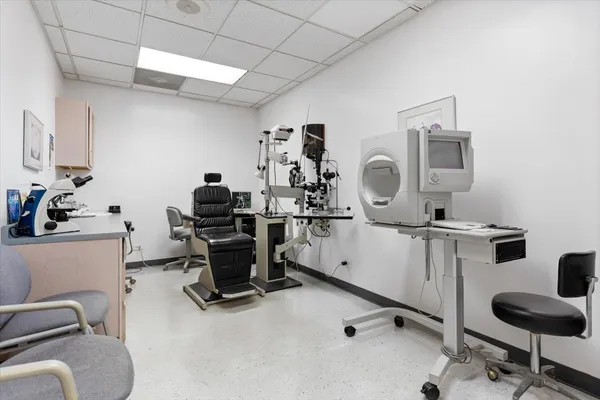 $547,000 | 2719 West Peterson Avenue, Chicago, IL 60659