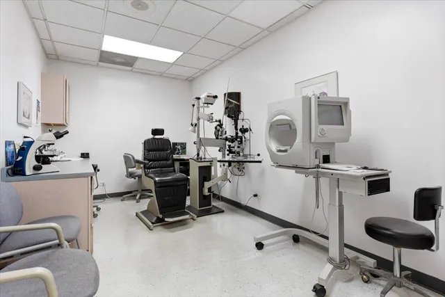 $547,000 | 2719 West Peterson Avenue, Chicago, IL 60659