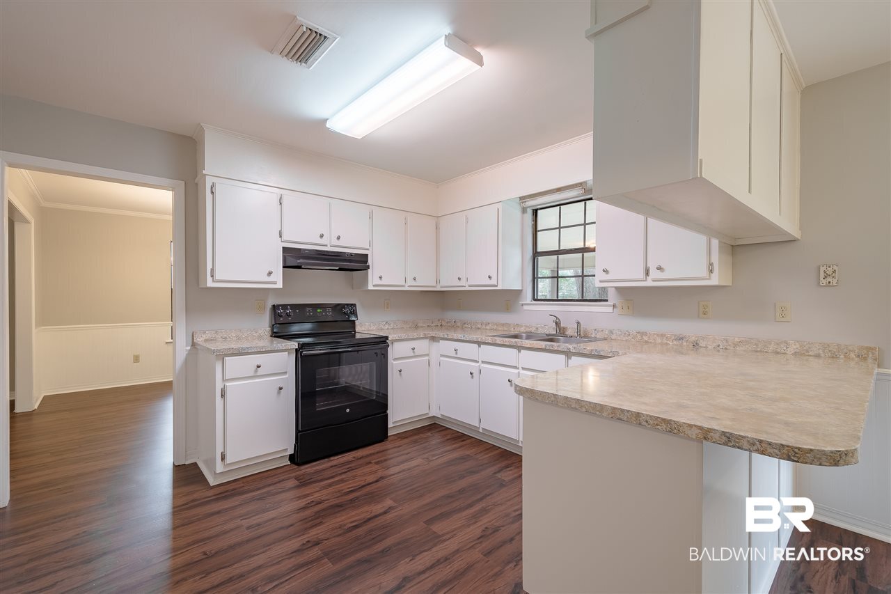 131 Ridgewood Drive Daphne, AL 36526 - Photo 15 of 37 Kitchen