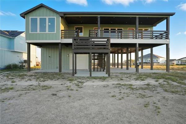 view of a balcony with ocean view