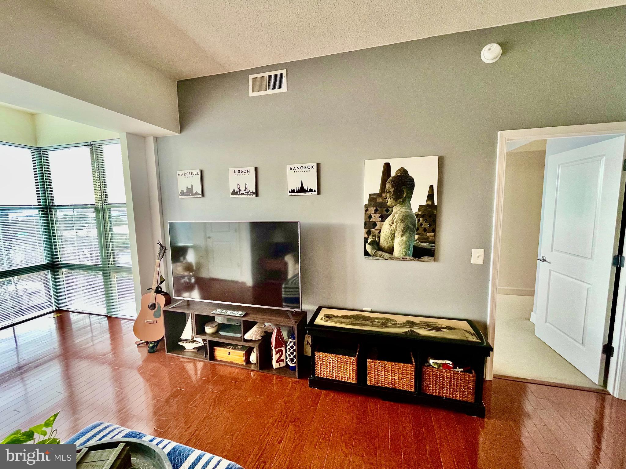 11800 Sunset Hills Road, Unit 1219 Reston, VA 20190 - Photo 5 of 37 Living room/sun room