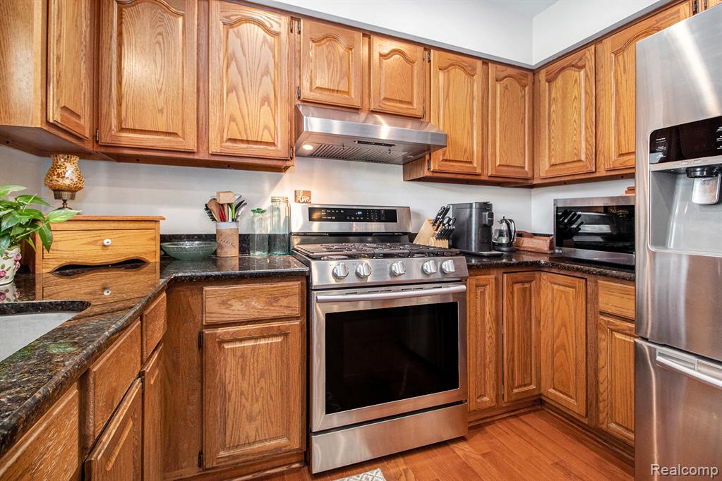 24604 Jamestowne Road Novi, MI 48375 - Photo 10 of 37