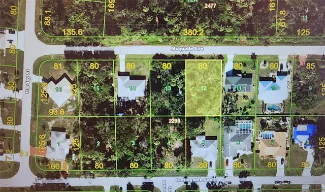 an outdoor space with lots of plants and green space