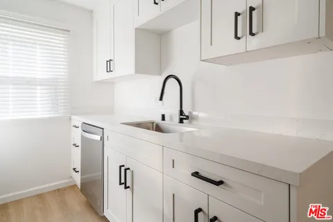 $3,295 | 1147 Horn Avenue, Unit 2, West Hollywood, CA 90069