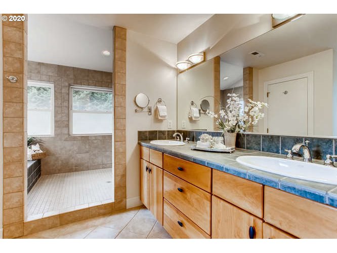 4029 Southwest Hamilton Street Portland, OR 97221 - Photo 13 of 24