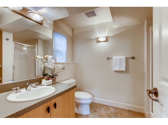 4029 Southwest Hamilton Street Portland, OR 97221 - Photo 18 of 24