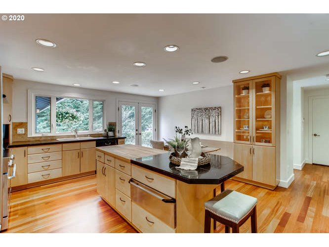 4029 Southwest Hamilton Street Portland, OR 97221 - Photo 8 of 24