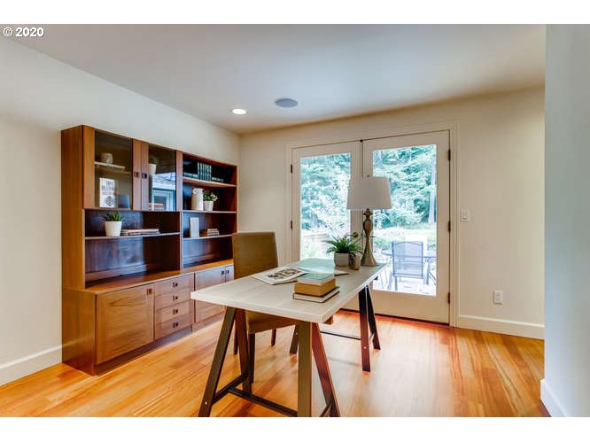 4029 Southwest Hamilton Street Portland, OR 97221 - Photo 9 of 24