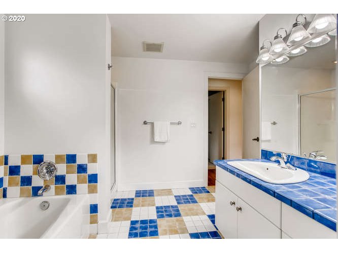 4029 Southwest Hamilton Street Portland, OR 97221 - Photo 10 of 24