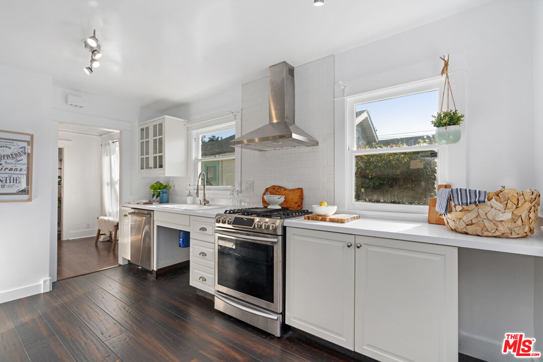 743 Sunset Avenue Venice, CA 90291 - Photo 15 of 29 a kitchen with stainless steel appliances a stove and white cabinets