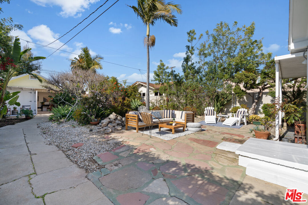 743 Sunset Avenue Venice, CA 90291 - Photo 21 of 29 a view of a park with pathway