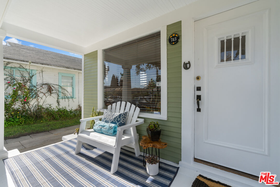 743 Sunset Avenue Venice, CA 90291 - Photo 10 of 29 a view of balcony with furniture