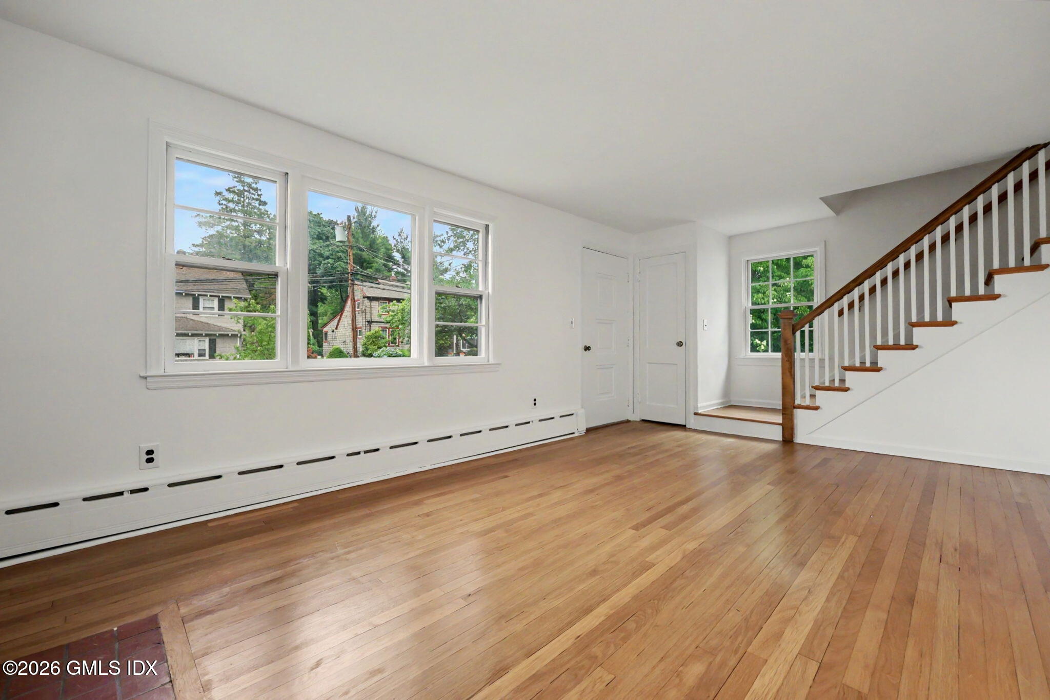 31 Hassake Road Old Greenwich, CT 06870 - Photo 2 of 21 Living rm.