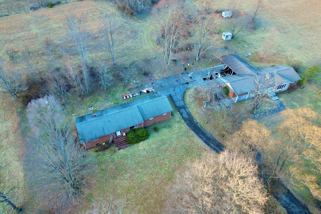 1074 Wassum Valley Road Marion, VA 24354 - Photo 4 of 8 Gallery Image 4