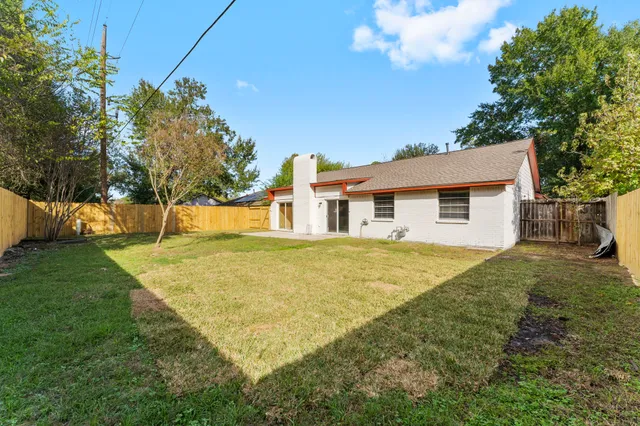 a view of a house with a backyard