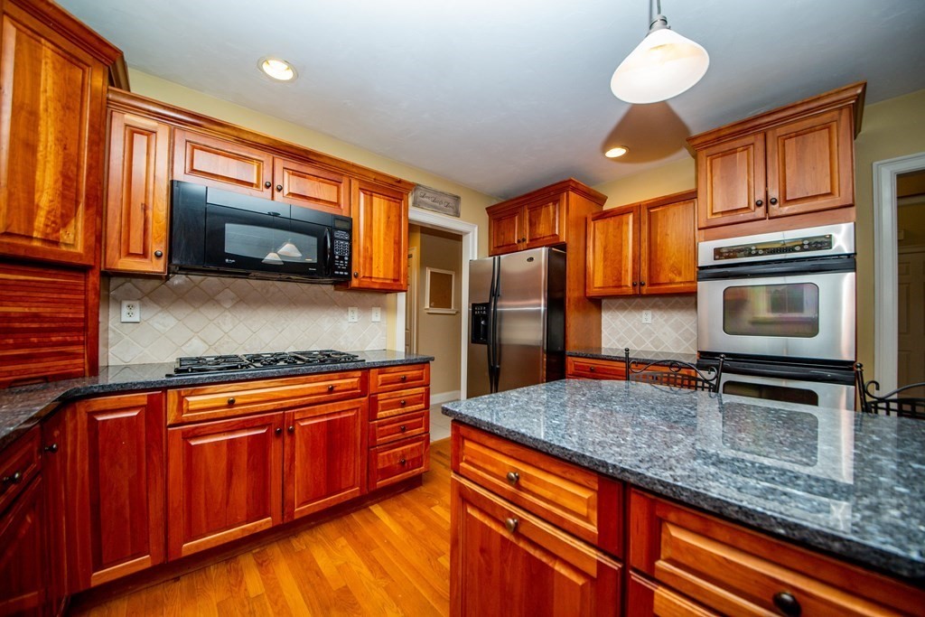 14 Longwalk Road Franklin, MA 02038 - Photo 8 of 42 Gallery Image 8
