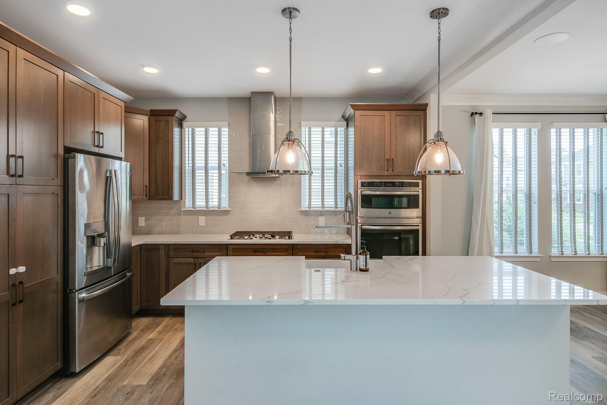 2570 Massoit Road Royal Oak, MI 48073 - Photo 8 of 40 Huge island