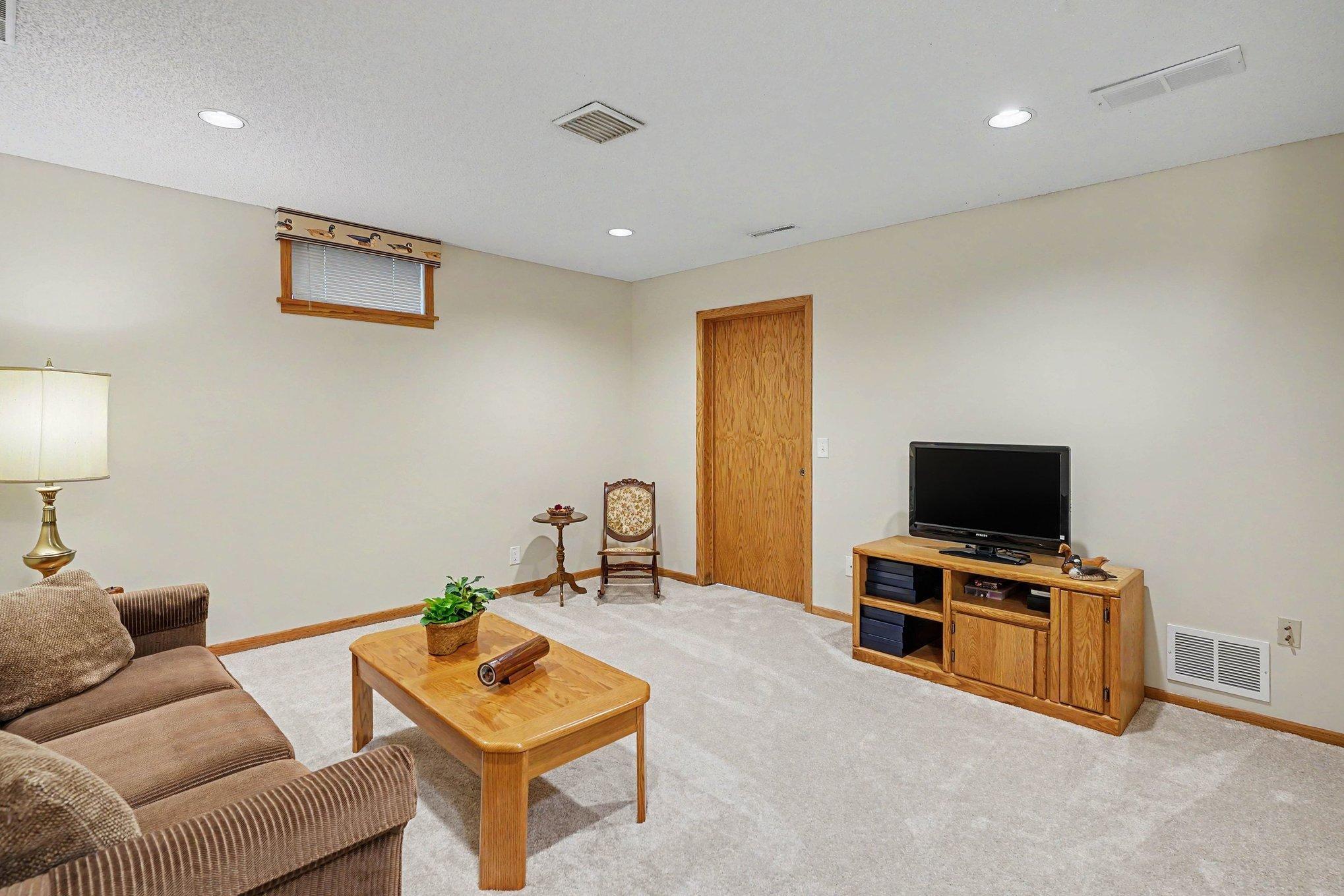 7016 Beacon Circle Eden Prairie, MN 55346 - Photo 27 of 34