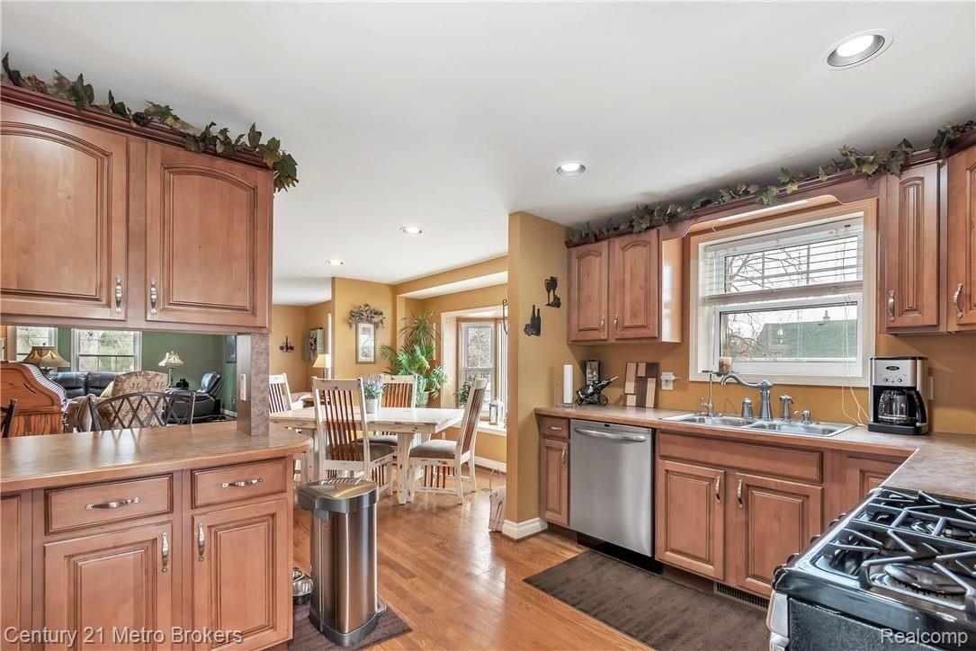 6317 Richfield Road Flint, MI 48506 - Photo 8 of 19 6317-Richfield-Rd-Flint-MI-windowstill-13.jpg