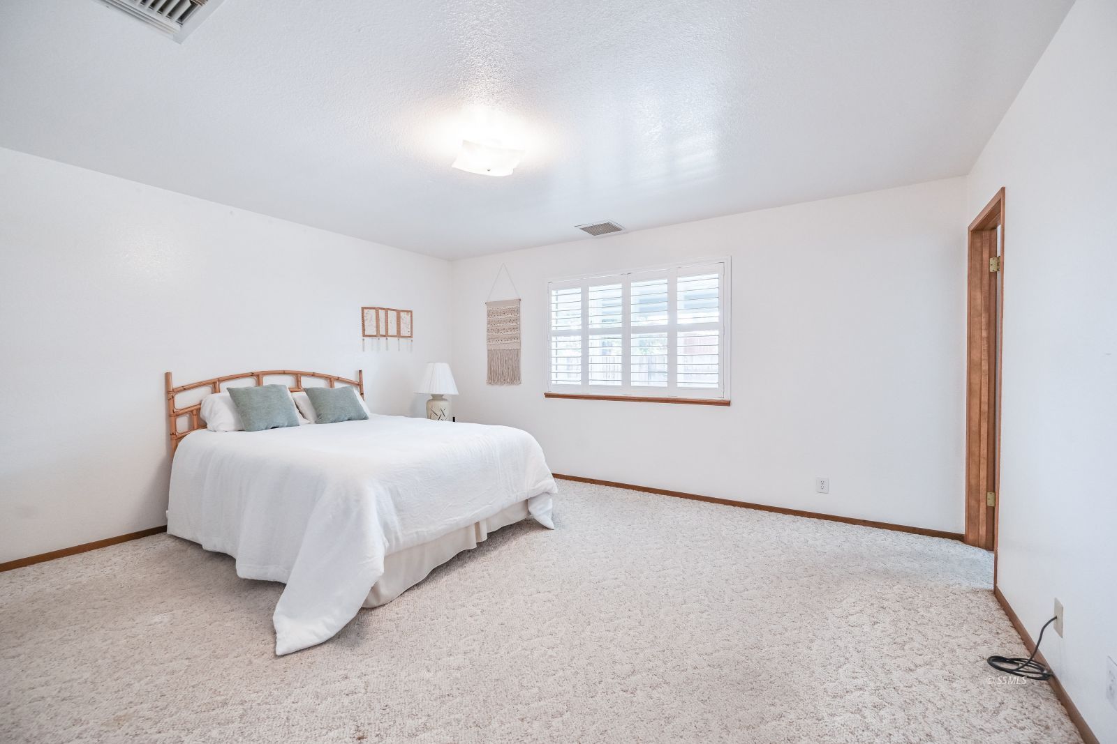 412 Lorene Court Ridgecrest, CA 93555 - Photo 16 of 31 a spacious bedroom with a bed and a window