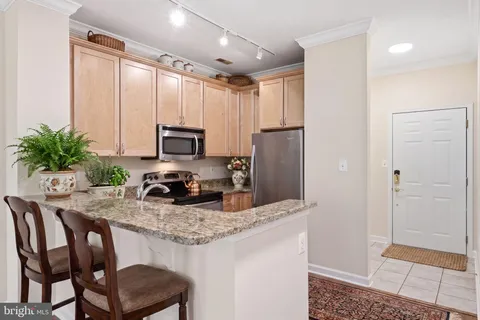 $415,000 | 404 King Farm Boulevard, Unit 40406, Rockville, MD 20850