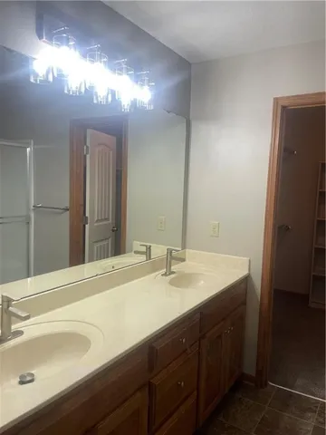 $2,300 | 544 North Old Mill Road, Independence, MO 64056