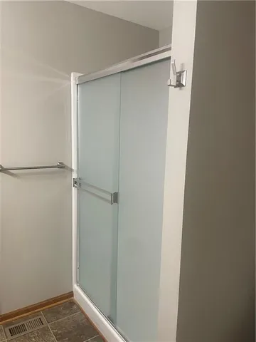 $2,300 | 544 North Old Mill Road, Independence, MO 64056