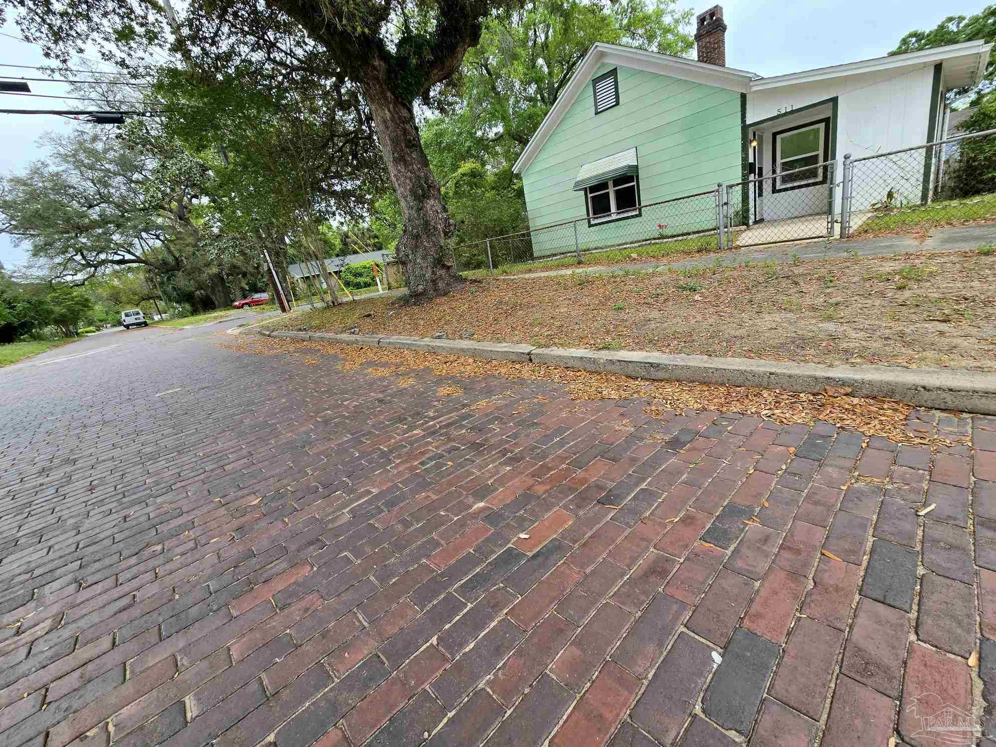 511 East La Rua Street Pensacola, FL 32501 - Photo 3 of 19