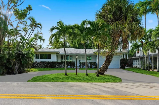 $689,900 | 3497 Northeast 20th Avenue, Oakland Park, FL 33306