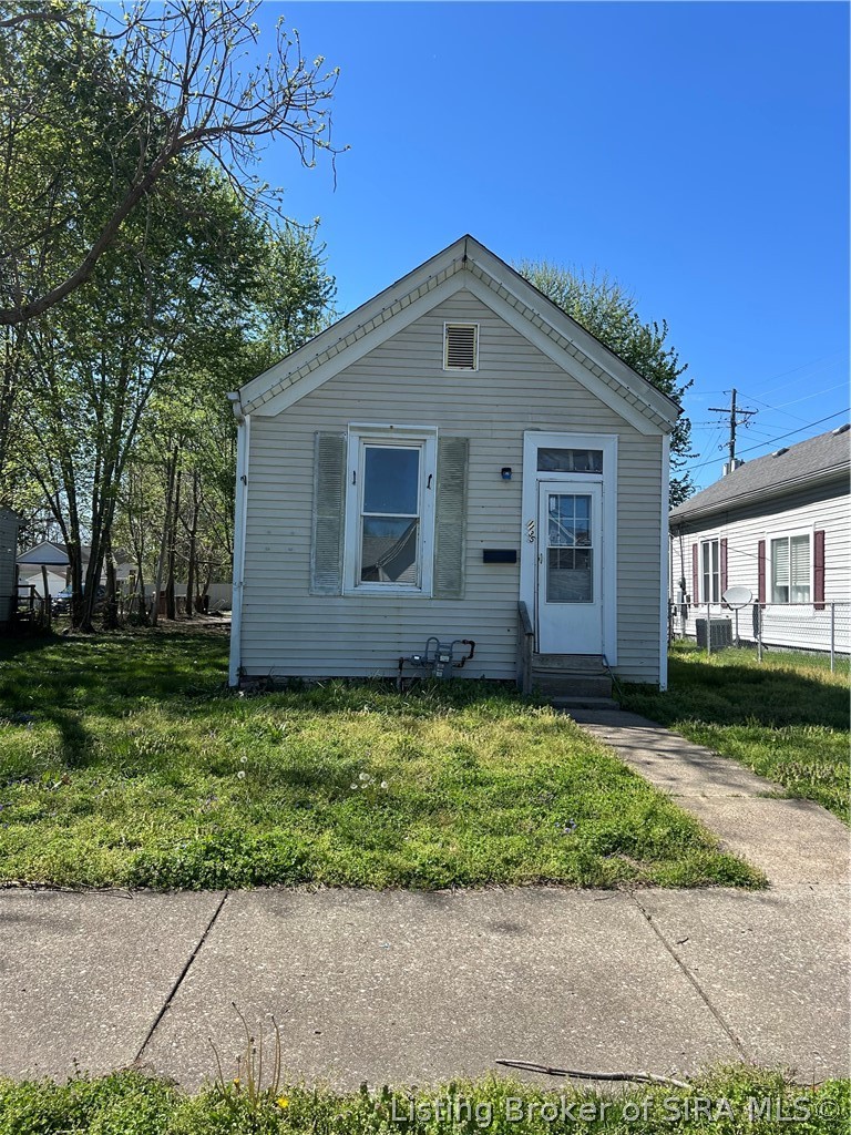 1135 Chartres Street New Albany, IN 47150 - Photo 1 of 9