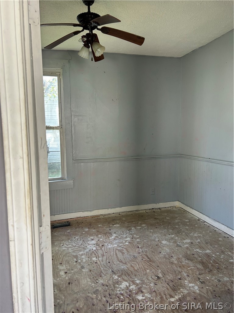 1135 Chartres Street New Albany, IN 47150 - Photo 4 of 9